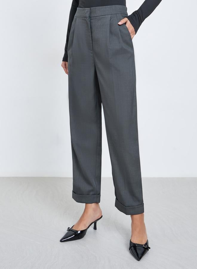 ستايلي بنطال بقصة مستدقة وتفاصيل كسرات - Image 2