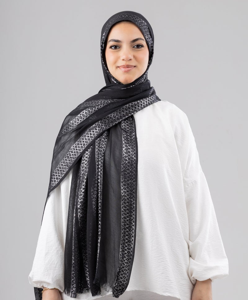 طرحة كتان أنيقة باللون الأسود