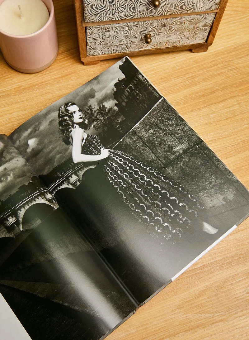 ثيمز كتاب ديور نيو لوك