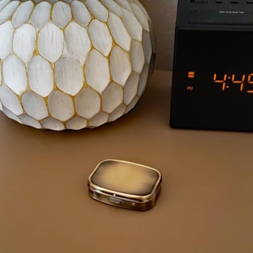 Houder Classy Brass Pill Box - Decorative Pill Case with Gift Box - Carry Your Meds in Style (Rectangular) - Image 5
