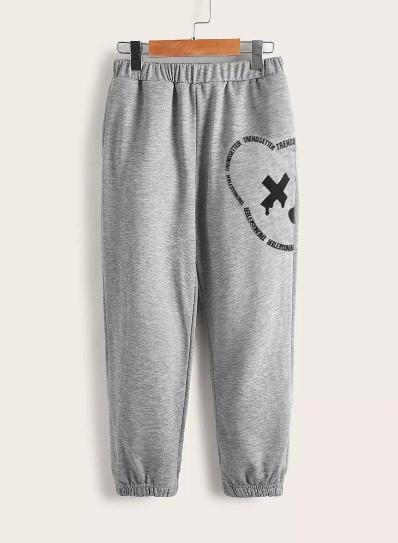 بنطال رياضي برسومات الدب والحروف للأولاد - Image 1