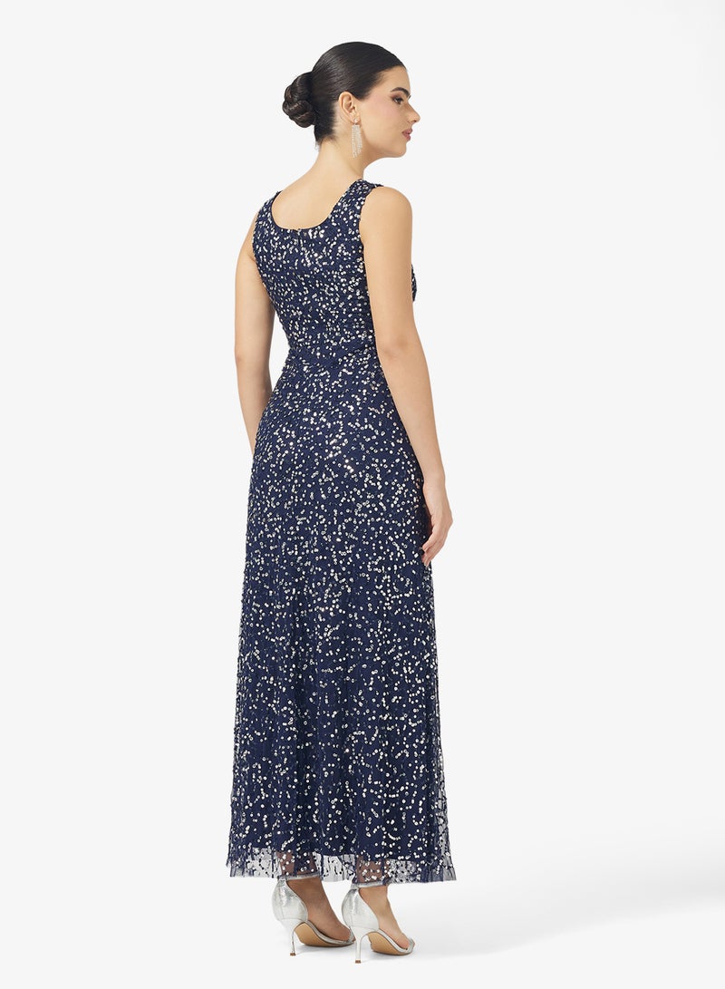 اميليا روز فستان ماكسي بطبقات ترتر بياقة على شكل حرف - Image 2