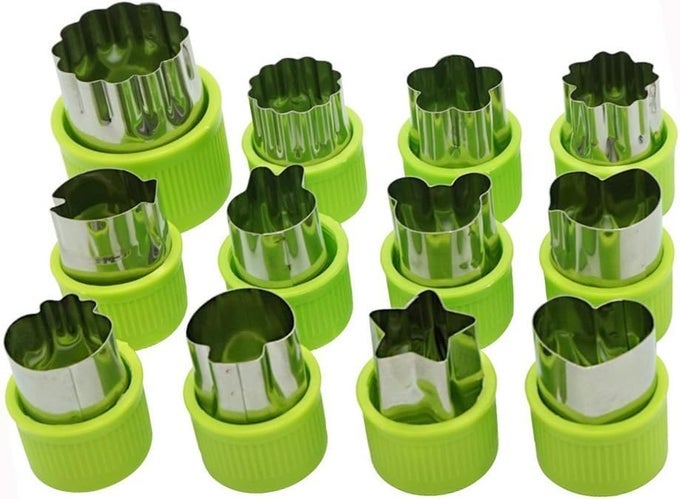 12 PCS VEGETABLE FRUIT COOKIE CUTTER SHAPES MOULD SET COOKIE CUTTER SHAPES FOR KIDS BAKING DECORATING CUTTER FOR KITCHEN SALAD CUTTER WITH VARIOUS SHAPES BAKING SUPPLIES