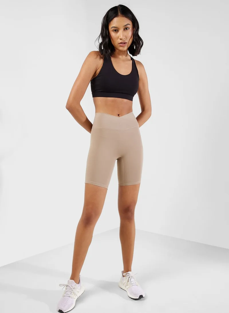 فورورد V Waist Ribbed Short With Side Pocket