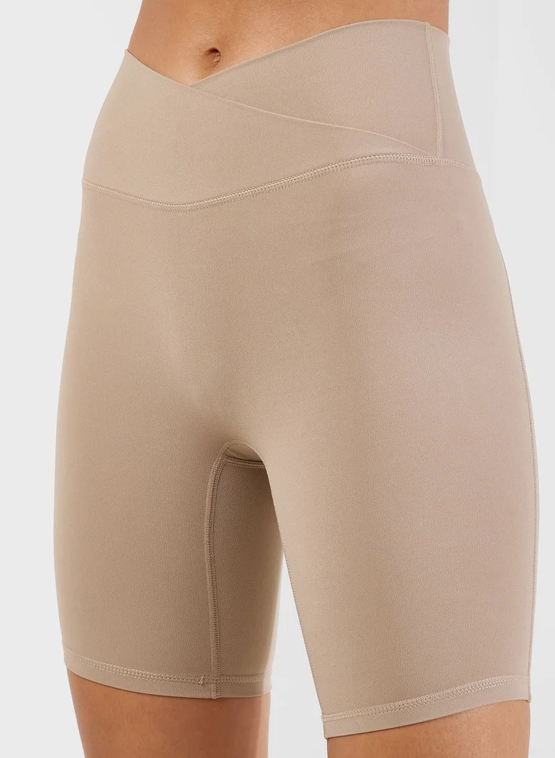فورورد V Waist Ribbed Short With Side Pocket