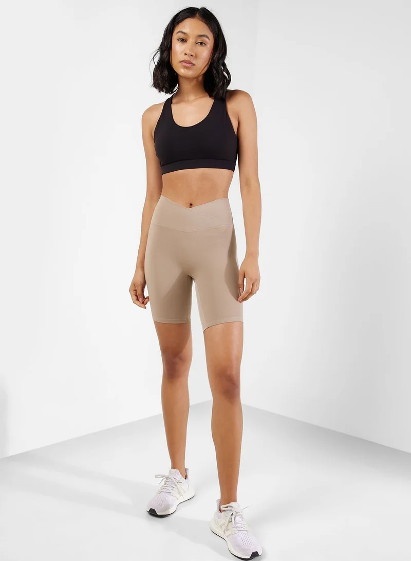 فورورد V Waist Ribbed Short With Side Pocket