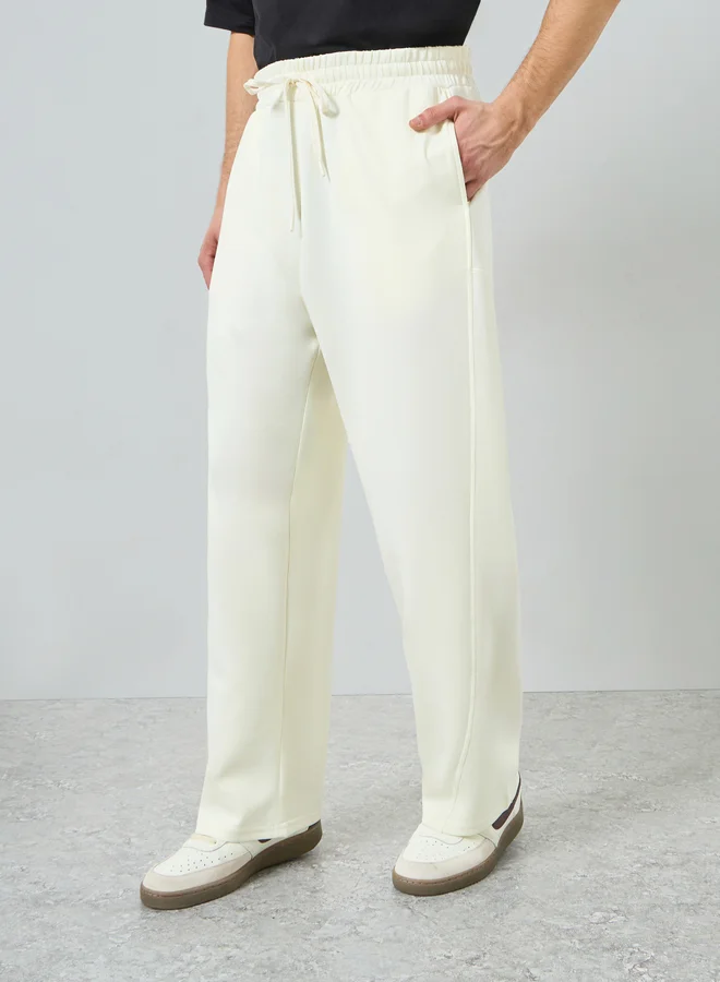 ستايلي Men Oversized Pants with Pocket Badge