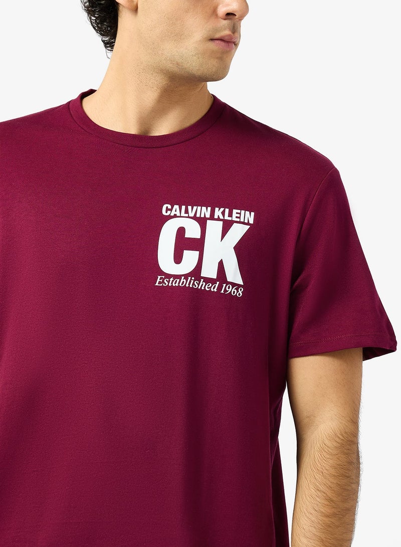 كالفن كلاين تيشيرت بياقة دائرية برسومات - Image 3