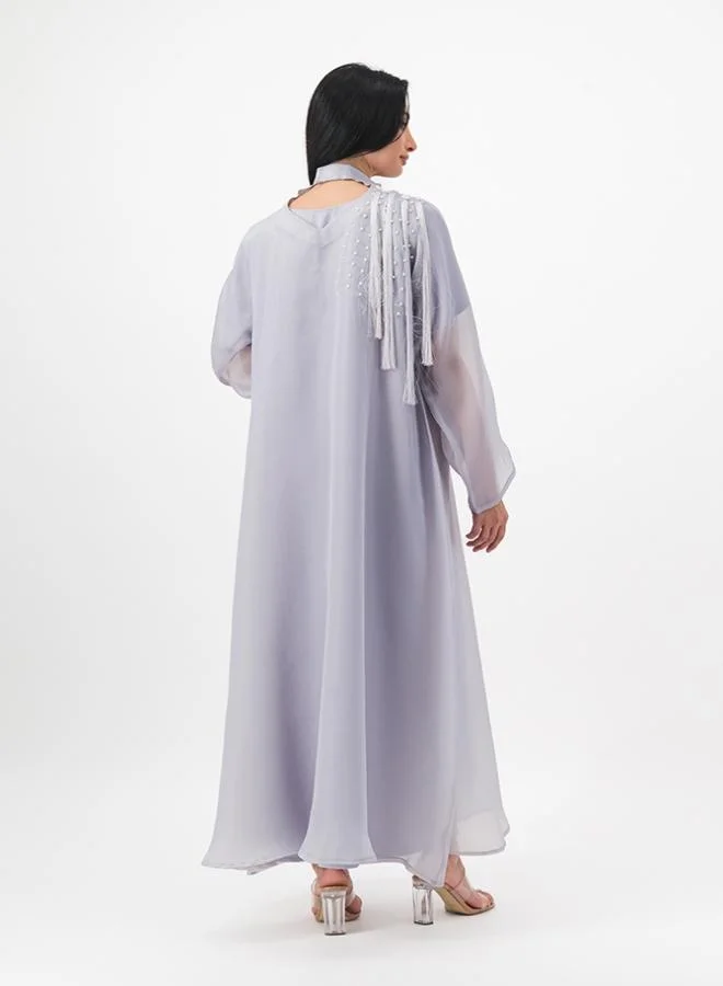 ميم باي ماريا Closed abaya with hanging tassel details on front and back. Comes with inner