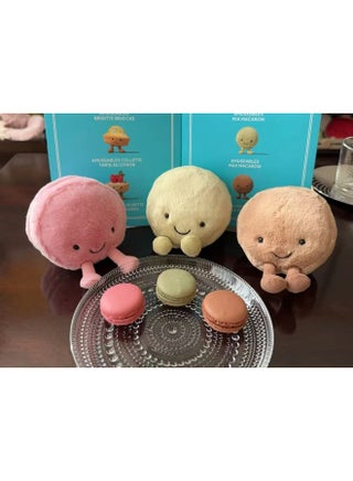 Macaron coffee color