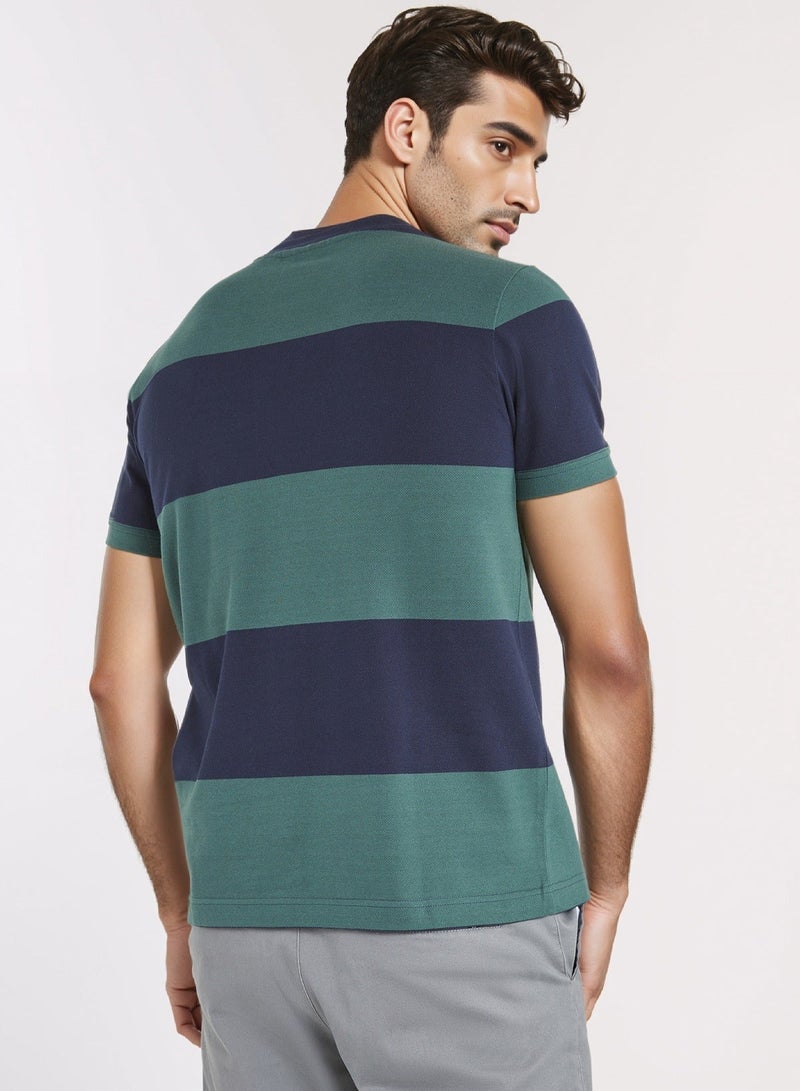 نوتيكا تيشيرت قطن بريميوم بياقة دائرية بقصة عادية وخطوط متباينة - Image 2