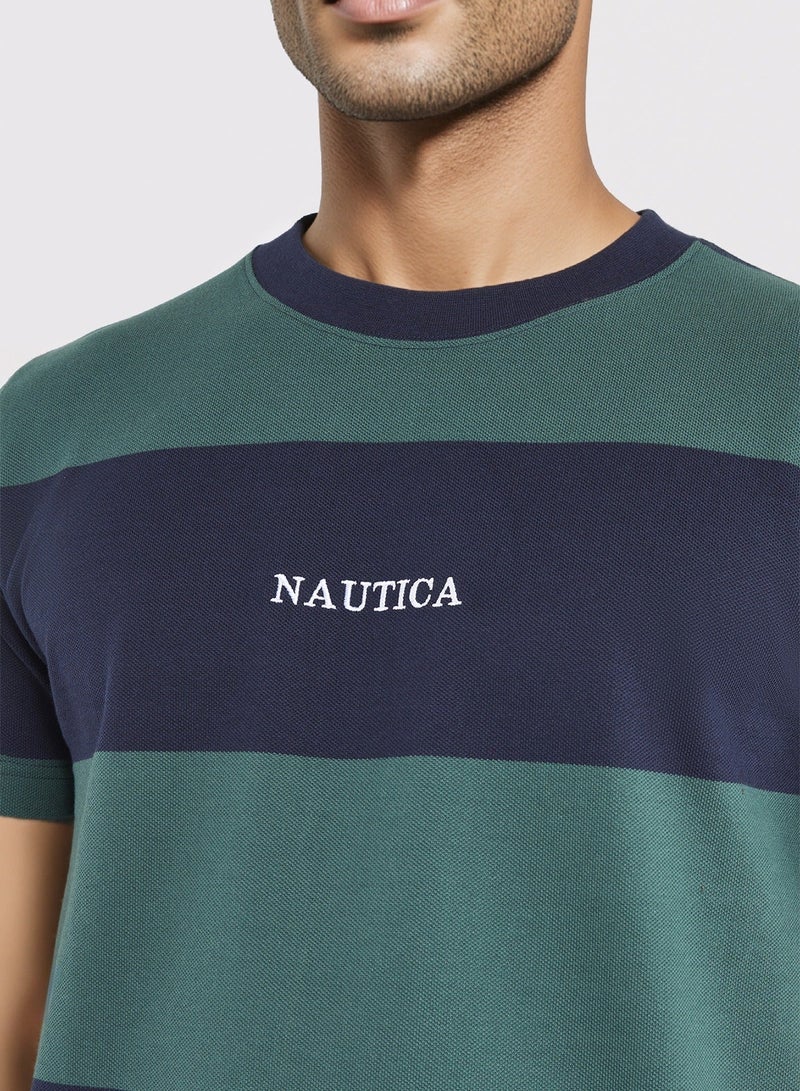 نوتيكا تيشيرت قطن بريميوم بياقة دائرية بقصة عادية وخطوط متباينة - Image 4