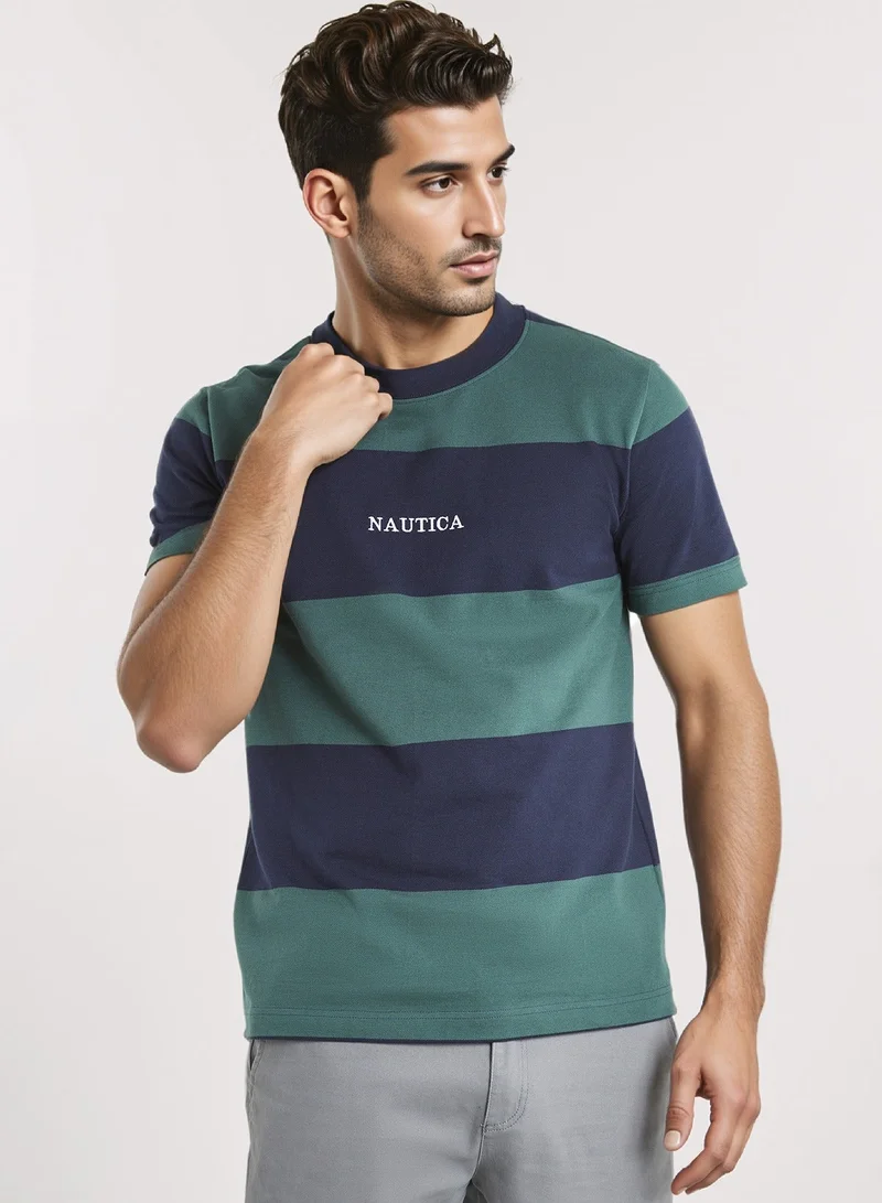 نوتيكا تيشيرت قطن بريميوم بياقة دائرية بقصة عادية وخطوط متباينة