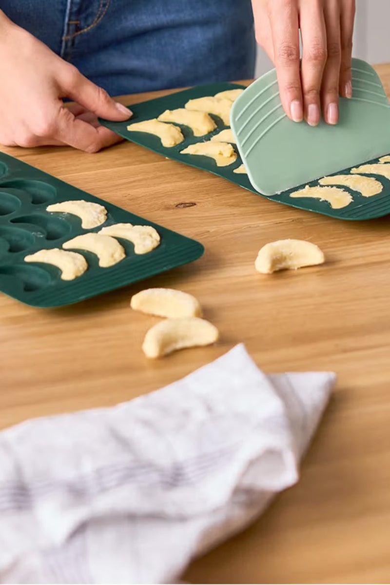 Tchibo 2 Pcs Biscuit Baking Mat, Green - Image 1