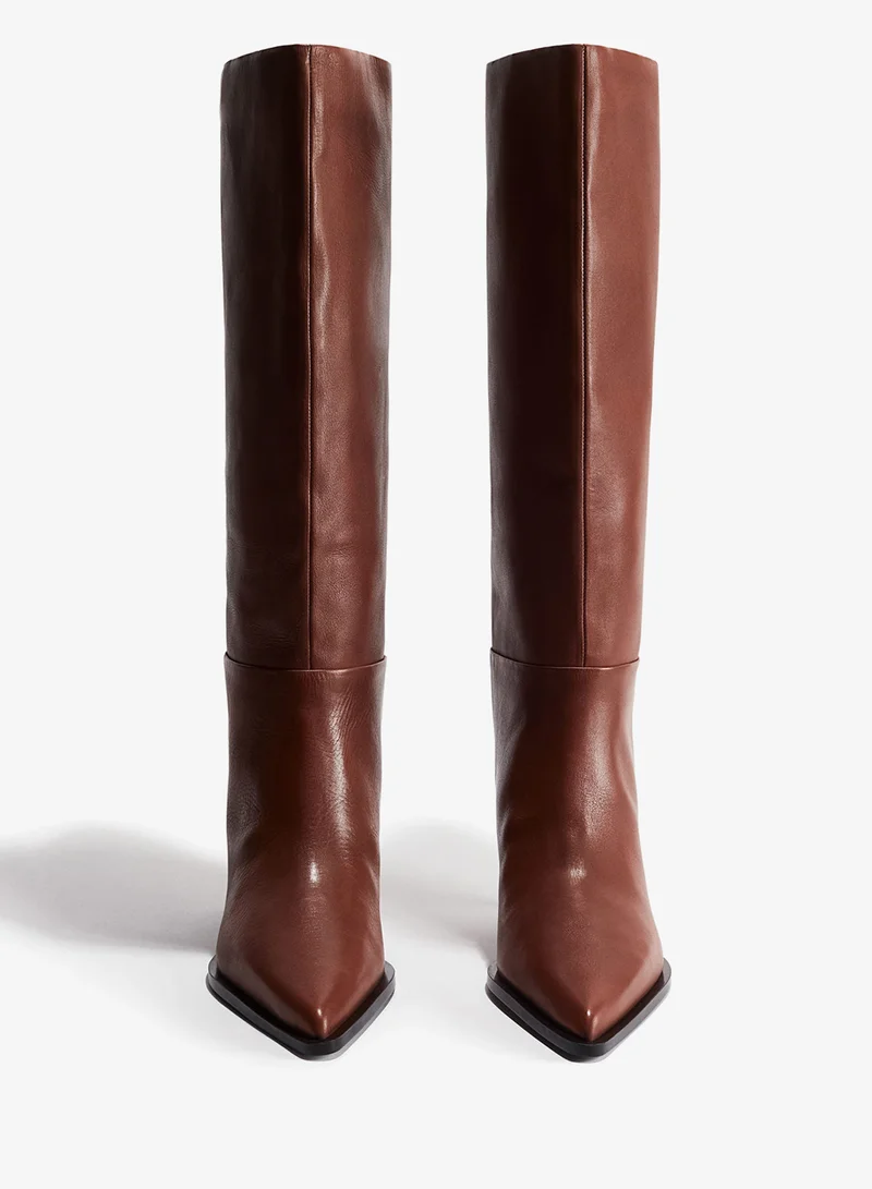 اتش اند ام أحذية جلدية مدببة بطول الركبة