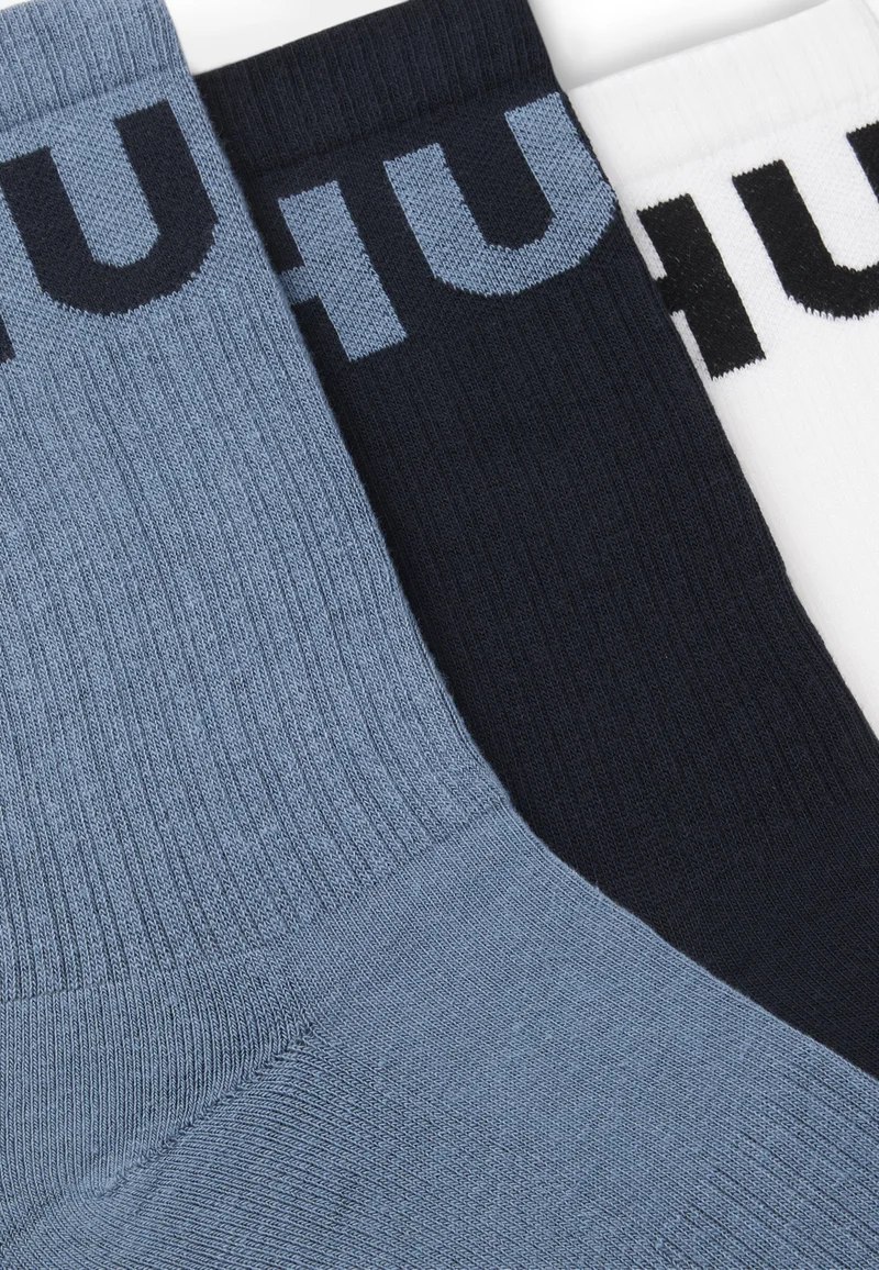 هوجو ثلاث جوارب قصيرة مضلعة بشعارات