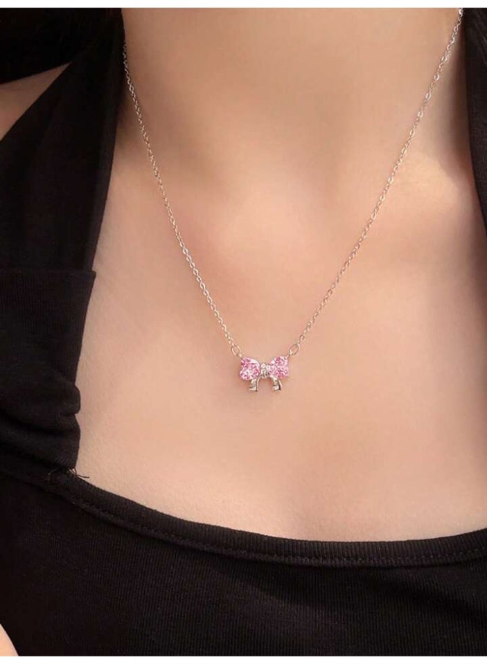 925 ستيرلنغ سيلفر تشارمز سلسال بقلادة فاخرة ناعمة مصنوعة من الفضة الإسترلينية عيار 925 بجودة عالية ودقة شديدة من الكريستال الطبيعي من حجر الزيركون على شكل فيونكة وردية لتعطي مظهرا رائعا للأميرة التي تستحقها - Image 3