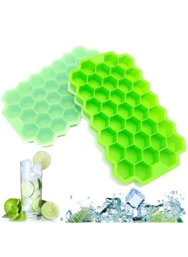 Flexible silicone honeycomb ice cube tray with lid (37 cavities); soft, freezer-safe, and designed for making small ice cubes (multicolored). - Image 1