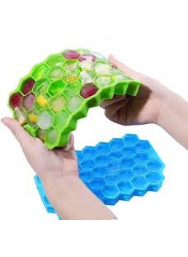 Flexible silicone honeycomb ice cube tray with lid (37 cavities); soft, freezer-safe, and designed for making small ice cubes (multicolored). - Image 4