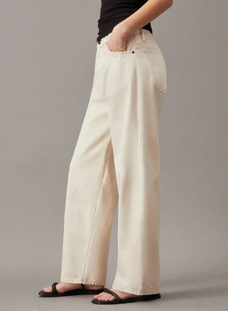 كالفن كلاين بنطال جينز بخصر مرتفع وقصة ساق واسعة