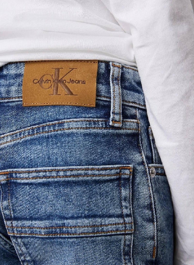 كالفن كلاين جينز بنطال جينز بقصة مستقيمة وخصر متوسط الارتفاع - Image 3