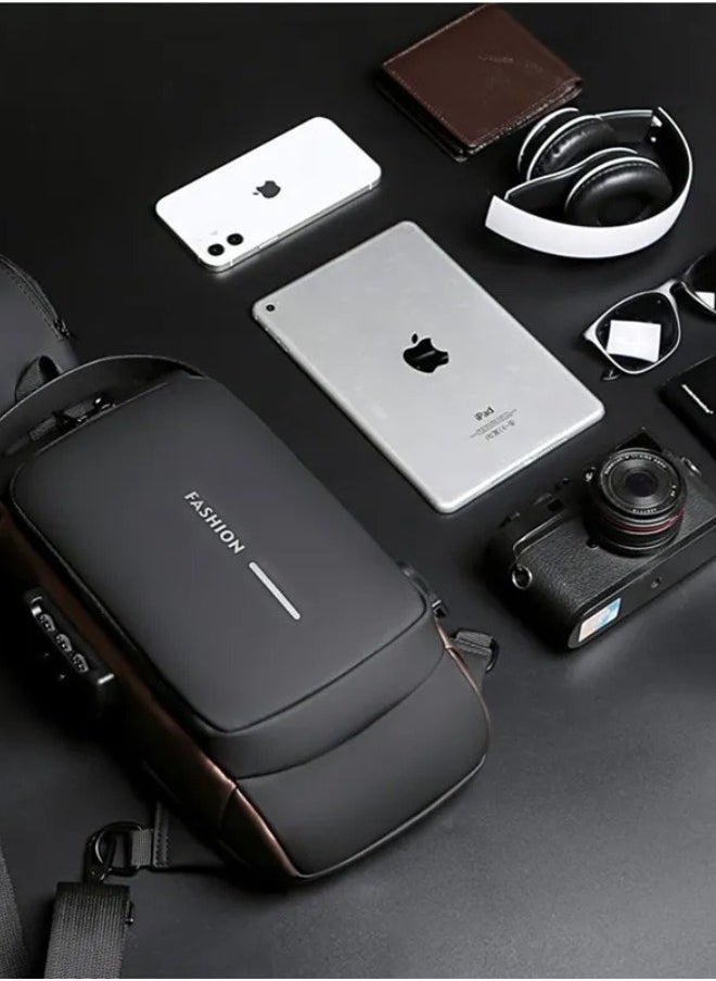 أوتدور.ماركت حقيبة كتف رياضية متعددة الاستخدامات مع منفذ شحن USB وجيوب خلفية إضافية – مثالية للسفر والمغامرات والاستخدام اليومي  - Image 2