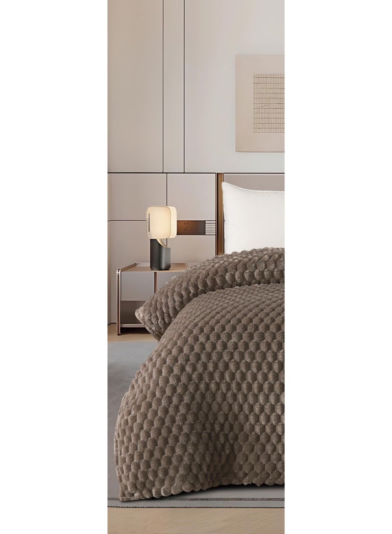 مينجلي بطانيه سرير نفرين بتصميم ملكي  خفيف بوزن 1800 جم لتمنحك الدفئ والنعومه مقاس 220*240سم - Image 2