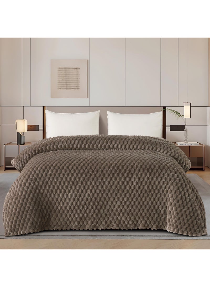 مينجلي بطانيه سرير نفرين بتصميم ملكي  خفيف بوزن 1800 جم لتمنحك الدفئ والنعومه مقاس 220*240سم - Image 1