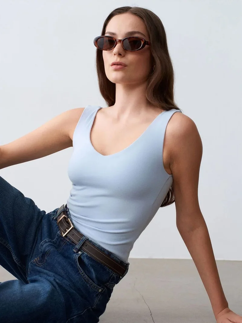 ديلفين DILVIN Women's Sleeveless V-neck Slim-fit Blouse