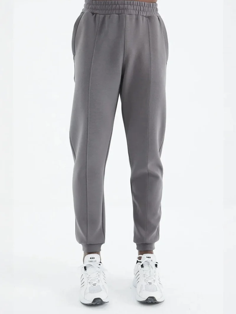 تومي لايف TOMMY Men's Regular-Fit 3-Thread Fleece Sweatpants