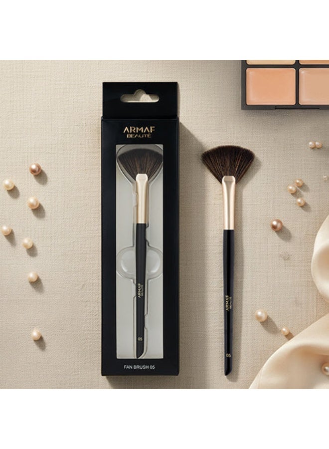 Armaf Beaute فرشاة مروحية من أرماف بيوتي، فرشاة مكياج خفيفة الوزن للتحديد واللمسات النهائية الناعمة – فرشاة دمج ناعمة للتوهج الخفيف، إزالة البودرة وتطبيق التحديد بدقة - Image 3