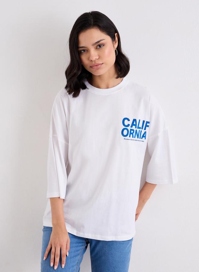 ستايلي تيشيرت فضفاض بطبعة كتابة وياقة دائرية - Image 2