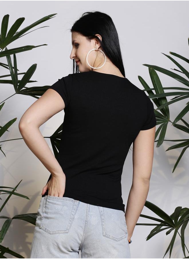 سيرا - بلوزة مضلعة بقصة سليم فت وياقة دائرية - Image 1