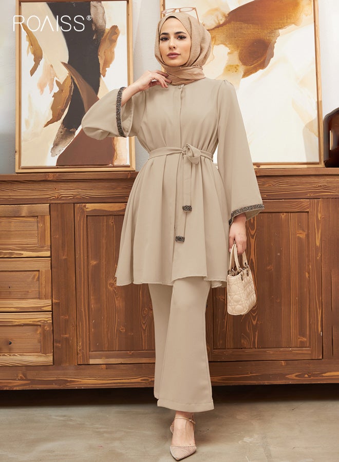 رويس طقم نسائي عرقي، طقم أنيق من قطعتين للنساء المسلمات، بلوزة بأكمام جرس مطرزة بأحجار الراين، طقم بنطلون واسع الساق بخصر عالٍ، لون كاكي فاتح - Image 2