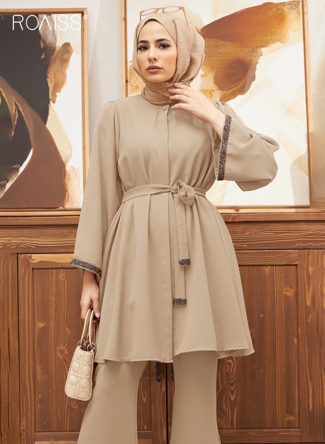 رويس طقم نسائي عرقي، طقم أنيق من قطعتين للنساء المسلمات، بلوزة بأكمام جرس مطرزة بأحجار الراين، طقم بنطلون واسع الساق بخصر عالٍ، لون كاكي فاتح - Image 4