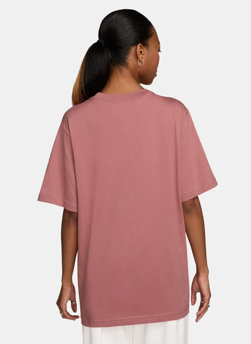 نايكي Women's Sportswear Essential T-Shirt