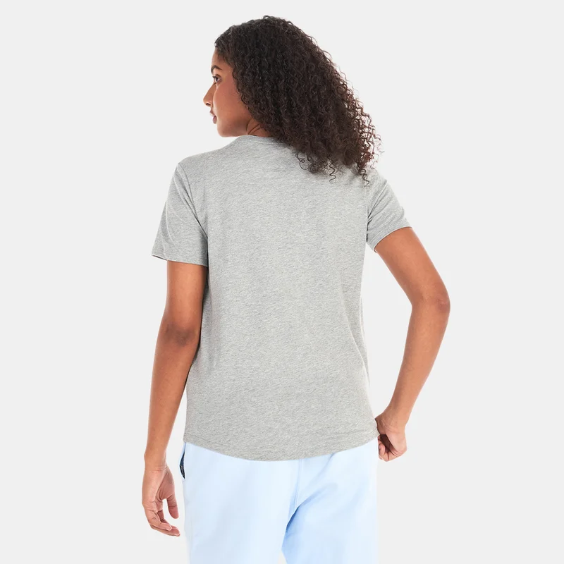 نايكي تيشيرت رياضي إسينشالز كلوب للنساء