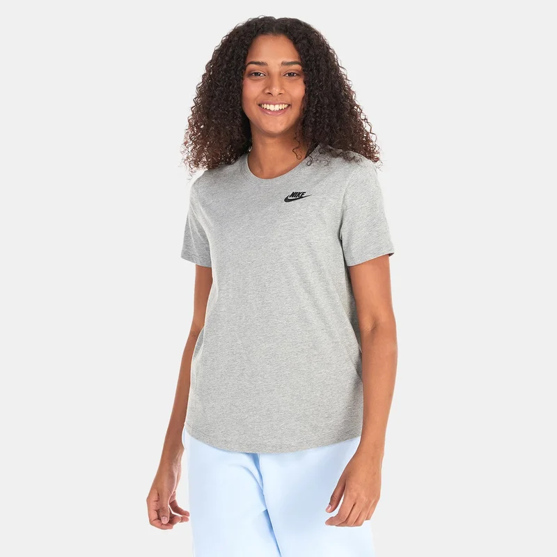 نايكي تيشيرت رياضي إسينشالز كلوب للنساء