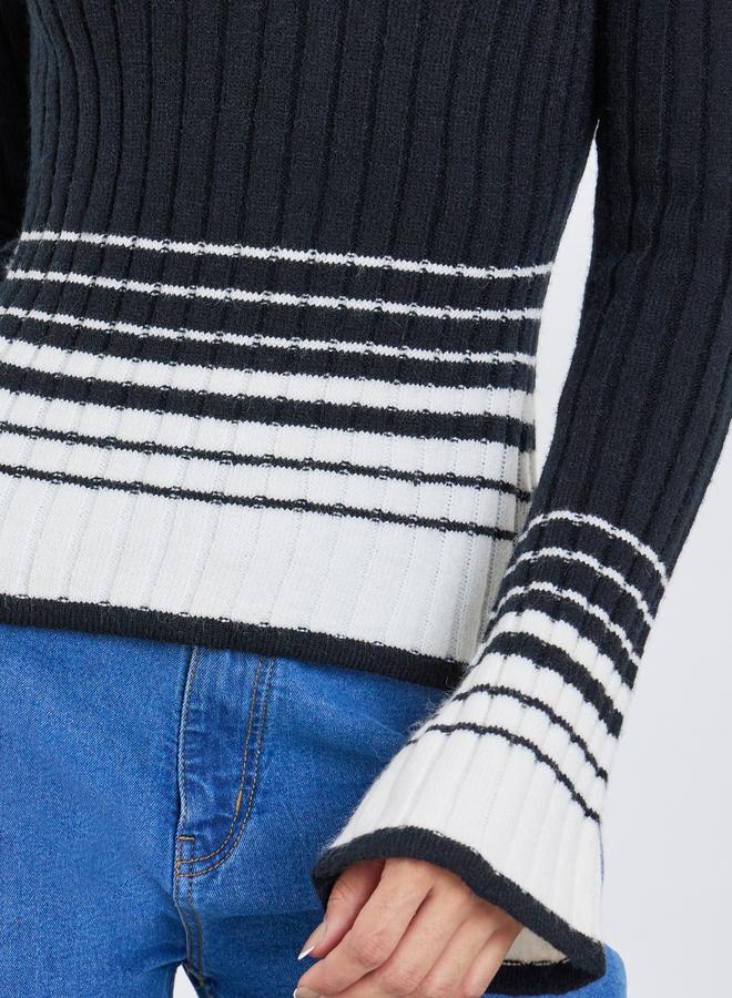 بلوزة مخططة محبوكة