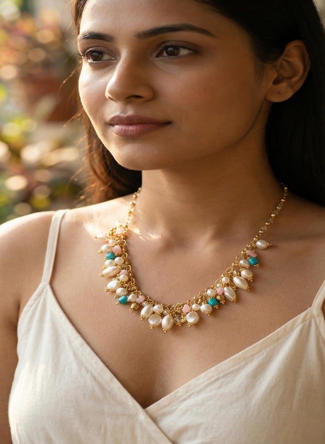 دي سي أيه قلادة DCA متعددة الخرز مطلية بالذهب، مرصعة باللؤلؤ والزجاج والخرز الفيروزي الوردي، بتصميم عرقي تقليدي، مناسبة للساري والكرتي، بتصميم هندي غربي للنساء والفتيات - Image 2
