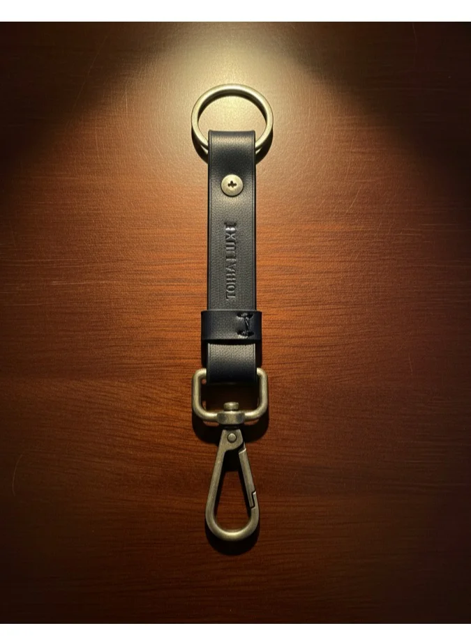 تحفة لوكس حامل مفاتيح من الجلد الطبيعي المصنوع يدويًا - أسود