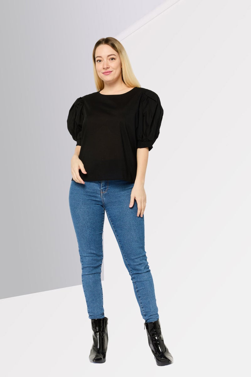 DKNY بلوزة نسائية بأكمام منتفخة وياقة دائرية، سوداء - Image 4