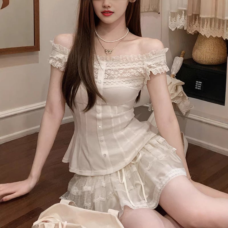 تيشيرت نسائي بأكتاف مكشوفة مع دانتيل - Image 2