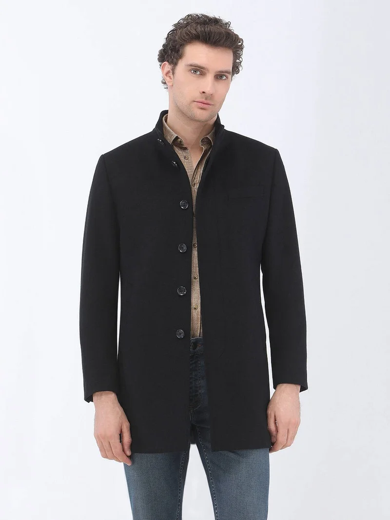 كيب معطف أسود بياقة عالية وقصة عادية من نسيج كلاسيكي