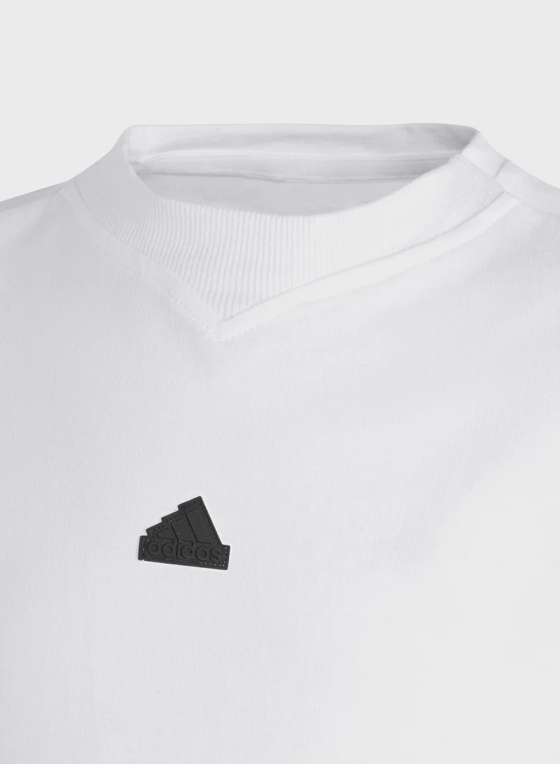 adidas تيشيرت مزين بخطوط الماركة