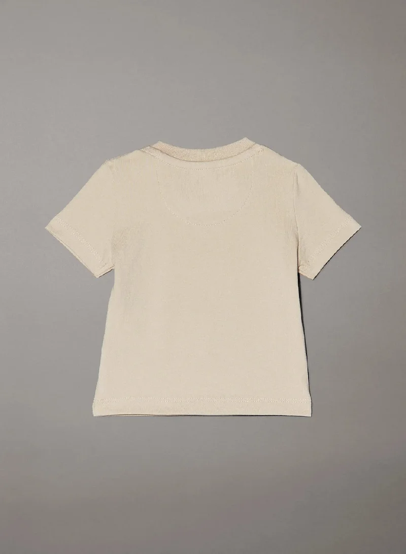 كالفن كلاين جينز تيشيرت بشعار لحديثي الولادة