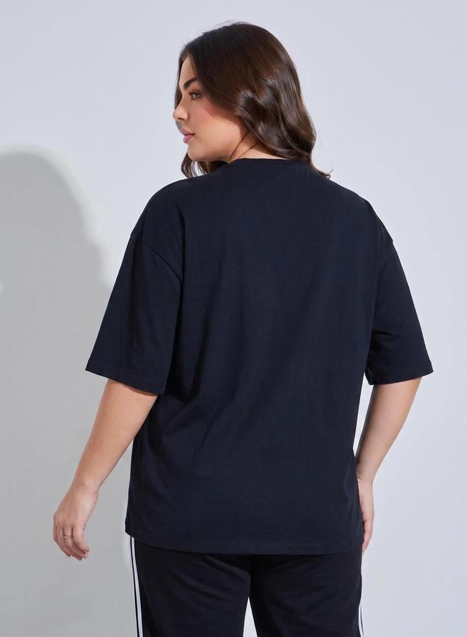 Styli Plus Size Black Solid Round Neck Oversized T-Shirt with Patchwork Detail - Image 4