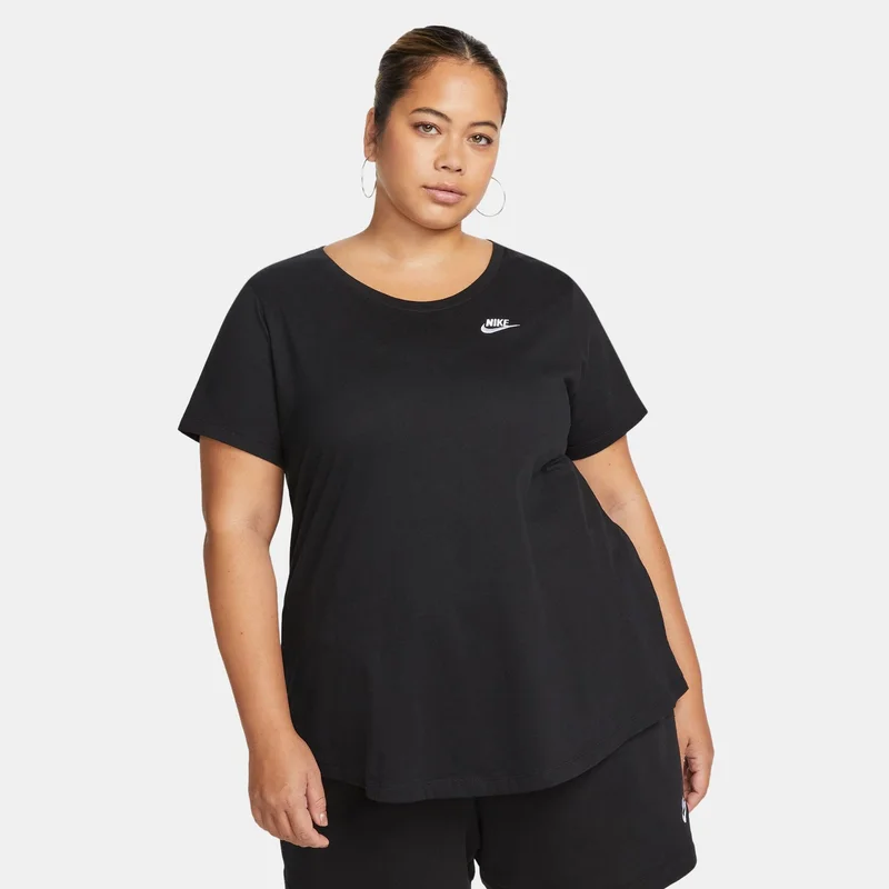 نايكي تيشيرت سبورتسوير كلوب إيسنشالز للنساء (مقاس كبير)