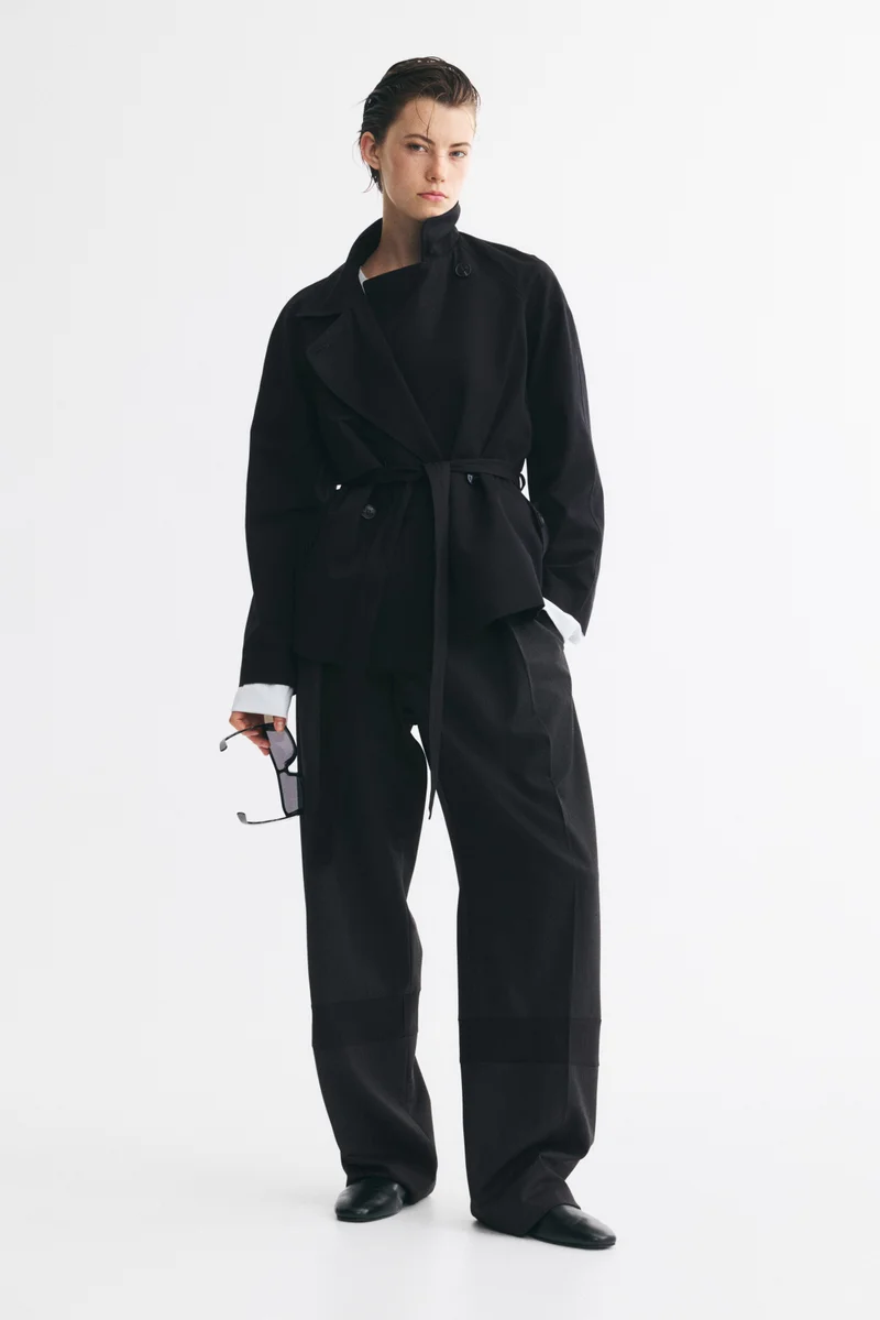Short tie-belt trench coat
