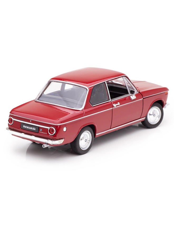 Welly Classic BMW 2002 Ti 1968 Die-Cast Model Car 1:24 Scale – Red – Die-Cast Toy Car for Kids & Collectors - Image 4